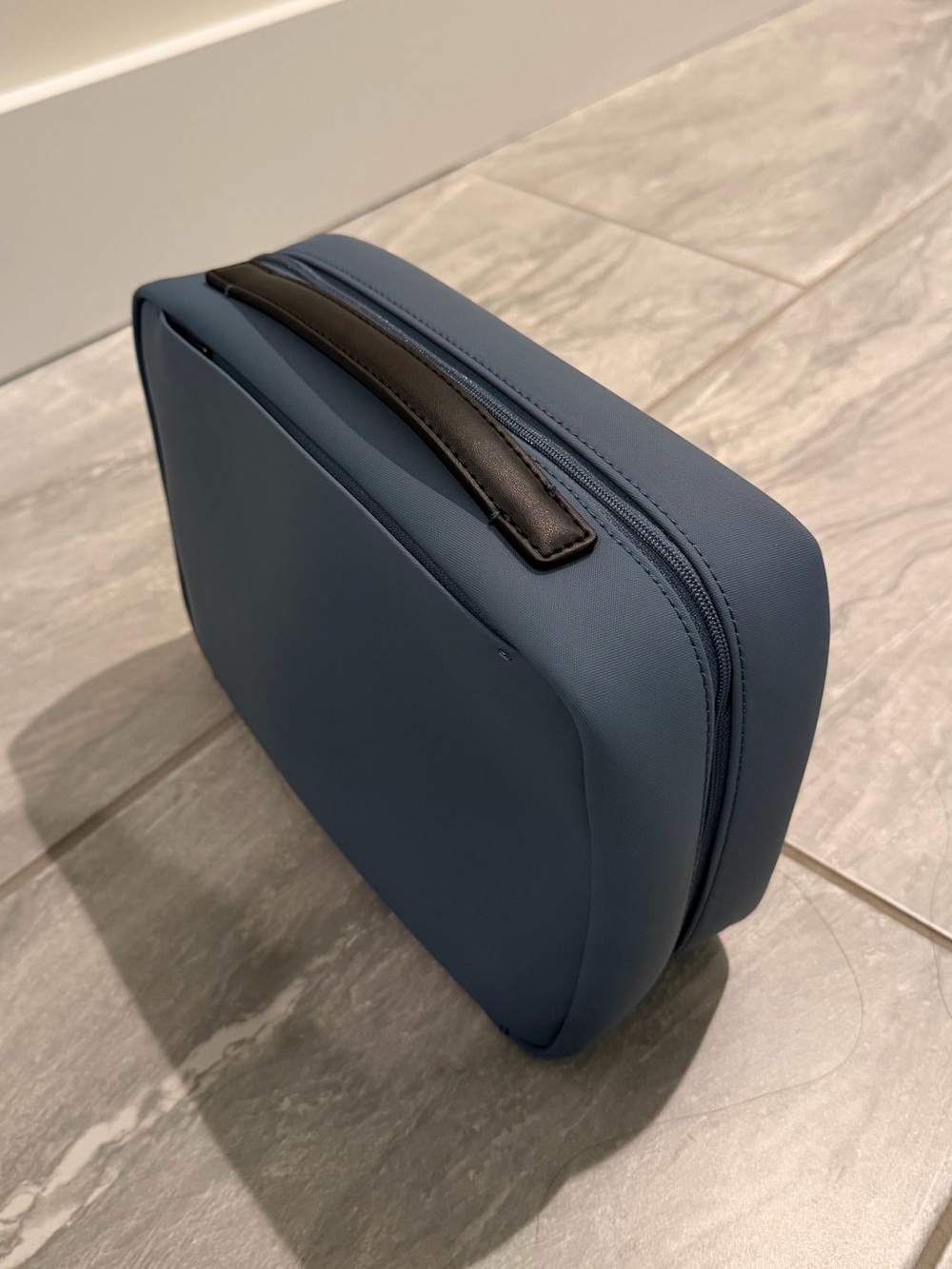 Away - the hanging toiletry bag